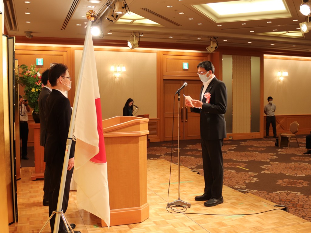 謝辞：受賞者代表　　　　　　　　　　　　　　　　　　　　　　　　　　　　　　　　　　　　　　　サントリービール株式会社　京都ビール工場　工場長　高岡　成介　氏　