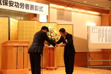 表彰状授与　伊藤隆治 委員長　　　　　　　　　　　　　　　　　