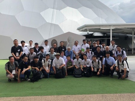 電力館前集合写真