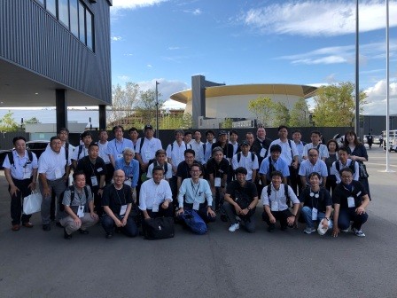 電気供給管理ｾﾝﾀｰ前集合写真