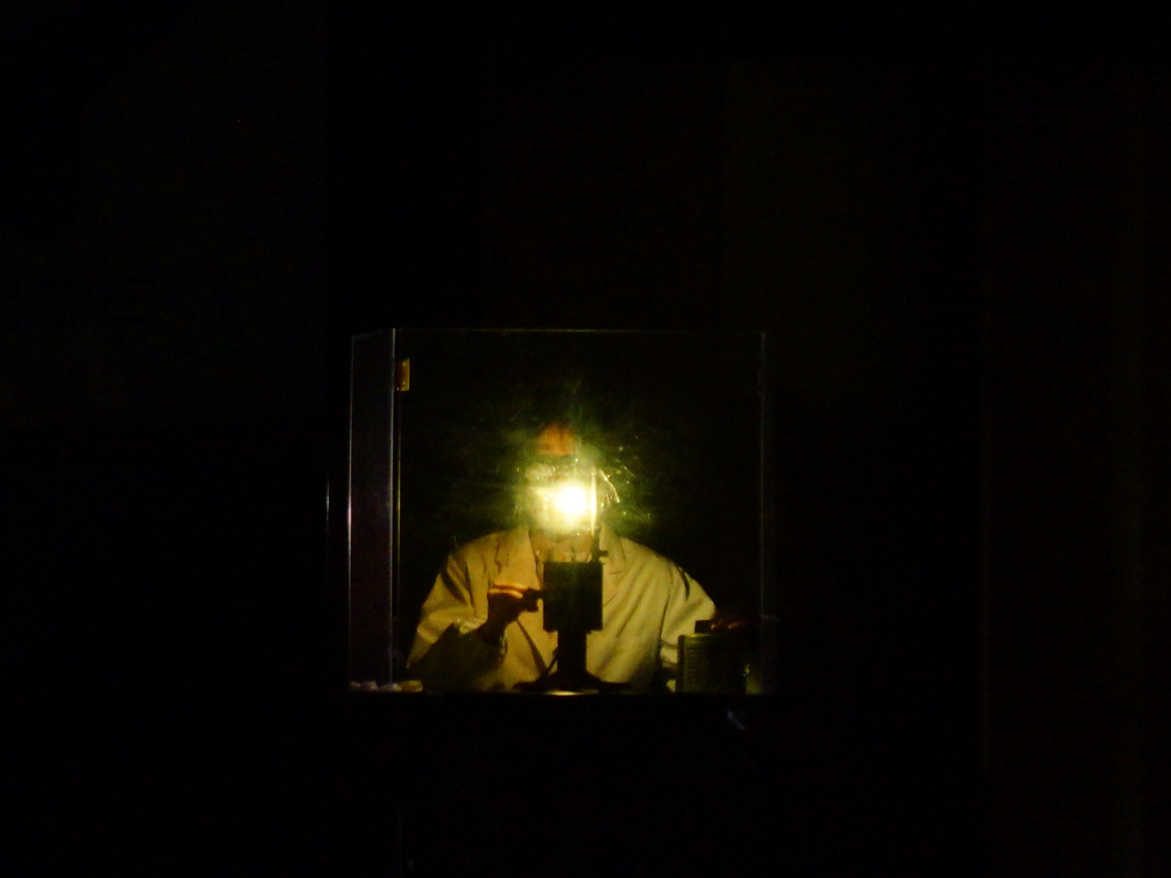 大阪市立科学館 猪口学芸員によるｱｰｸ灯の点灯