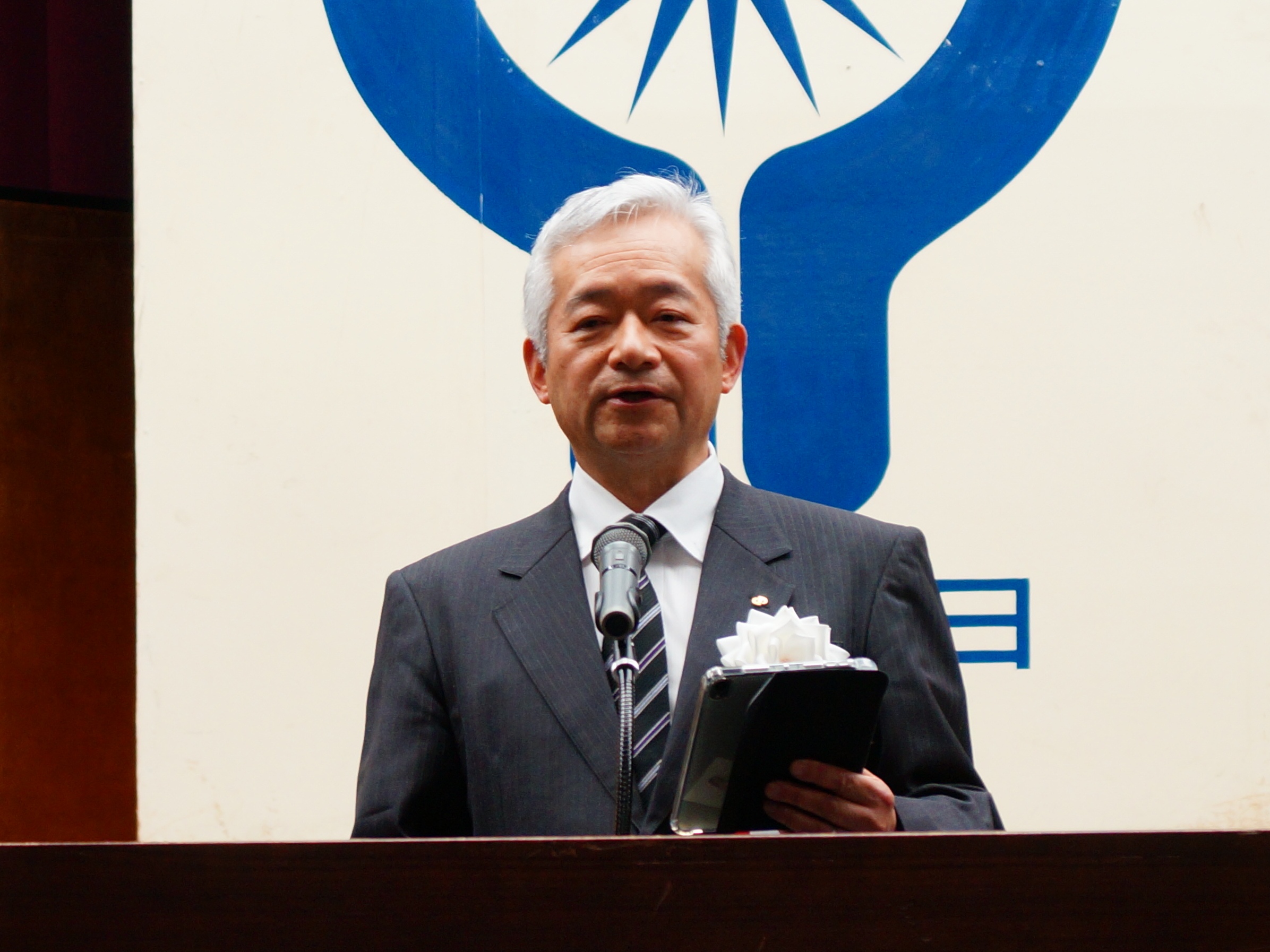 式辞を述べる白銀隆之実行委員長